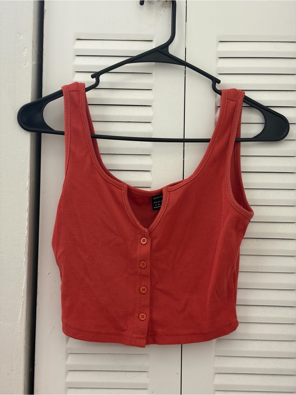 SHEIN Coral Ribbed Button-Front Crop Tank